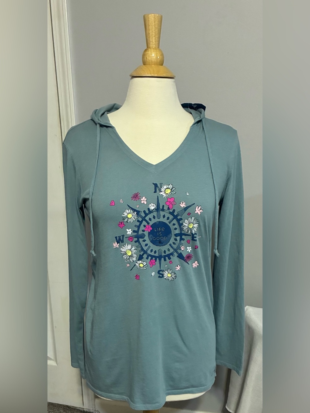 Life Is Good Size Small Hoodie. Crusher Lite. Green. Floral Compass Graphic